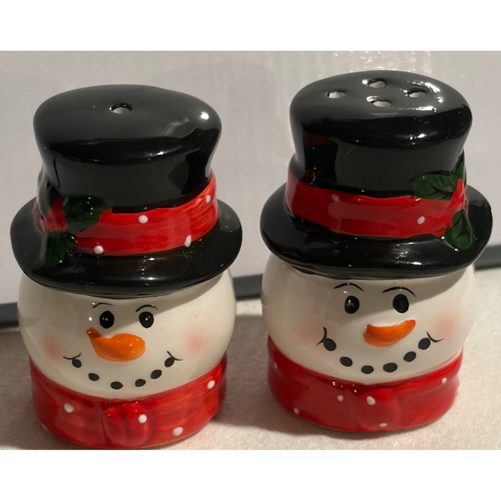 Snowman Salt and Pepper Shakers Ceramic Holiday Christmas Decor Set Red Black